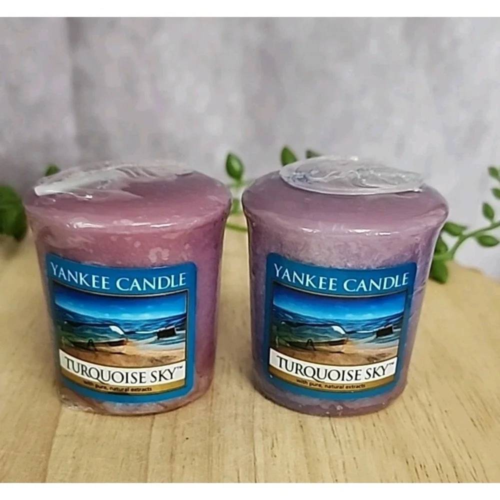 Yankee Candle Turquoise Sky Votive Candles & Seashell Beach Glass Candle Holder